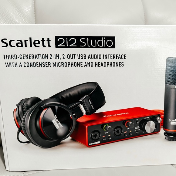 Focusrite Scarlett 2i2 Studio 3rd Gen 2x2 USB Audio Interface - Picture 2 of 4